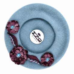 Beretă handmade bleu prăfuit din lână 100% cu flori lila EZO