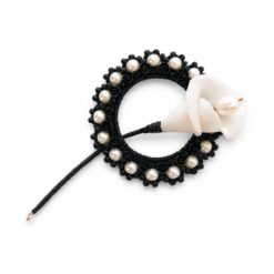 Broșă handmade alb-negru cu perle Calla EZO