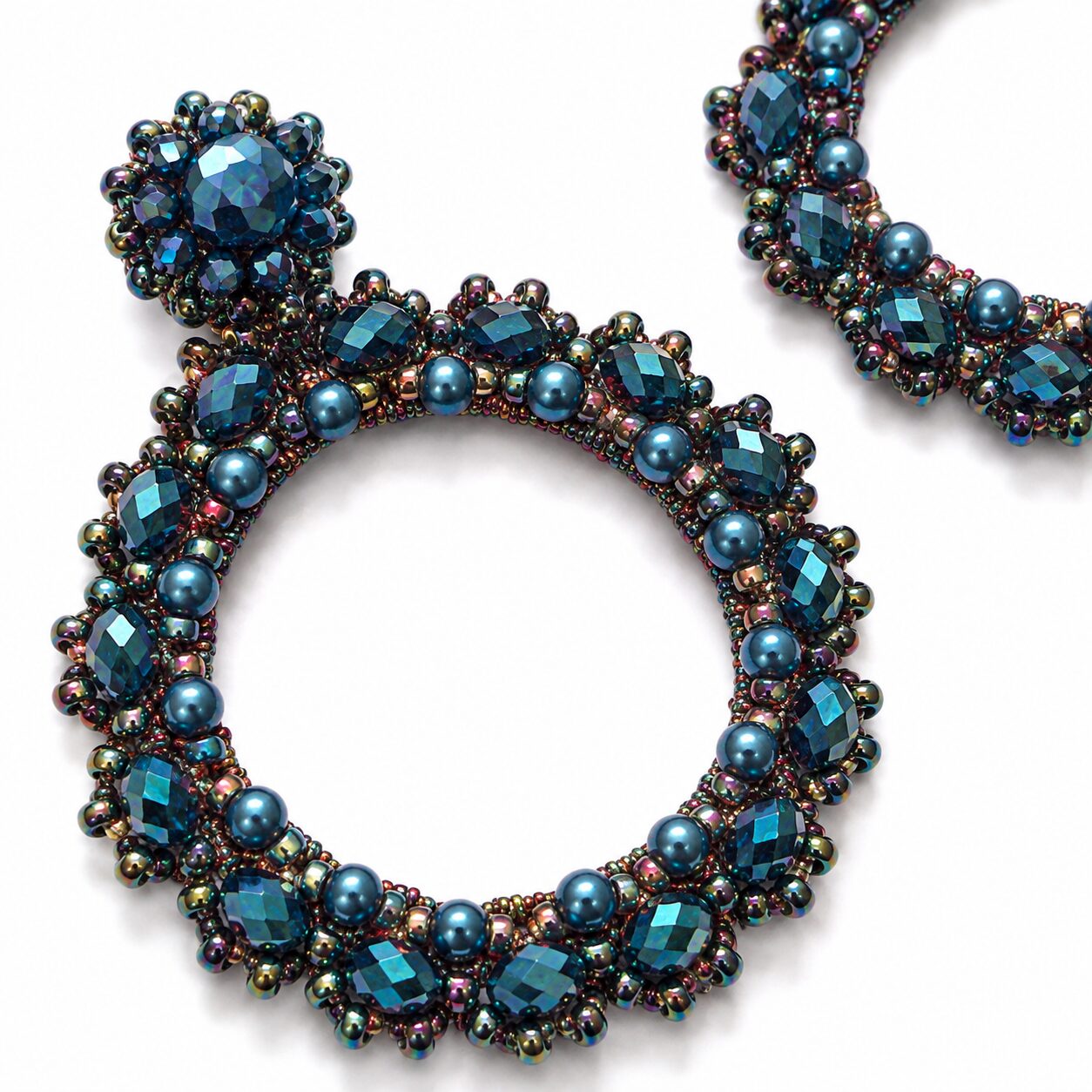 cercei-crosetati-cu-cristale-irizate-eclipse