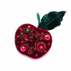 Broșă handmade în formă de măr grena cu cristale – EZO