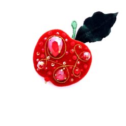 Broșă handmade în formă de măr roșu cu cristale – EZO