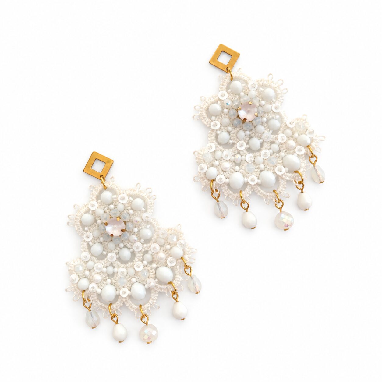 cercei tatting albi White Chandelier cu cristale și paiete